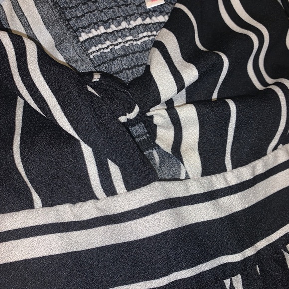 Striped Keyhole Cut Out Maxi Dress - Picture 3 of 3